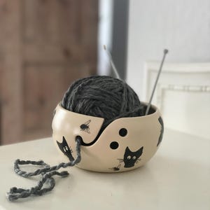 Ceramic Knitting Bowl, cat Yarn Bowl, Yarn bowl, funny yarn bowl, cat lovers