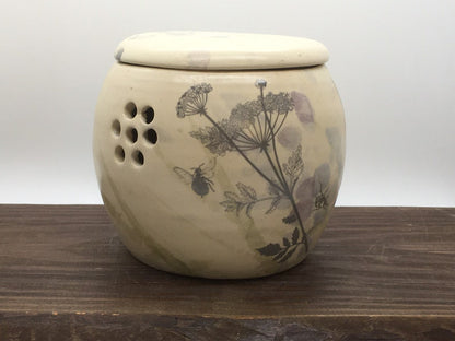 Garlic keeper, garlic jar, pottery garlic keeper, ceramic garlic jar, garlic container