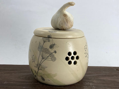 Garlic keeper, garlic jar, pottery garlic keeper, ceramic garlic jar, garlic container