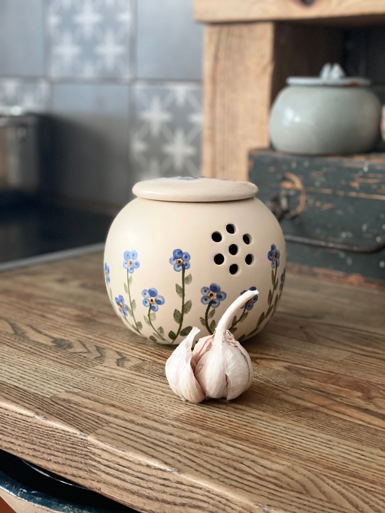 Garlic keeper, garlic jar, pottery, small blue flowers, forget me nots