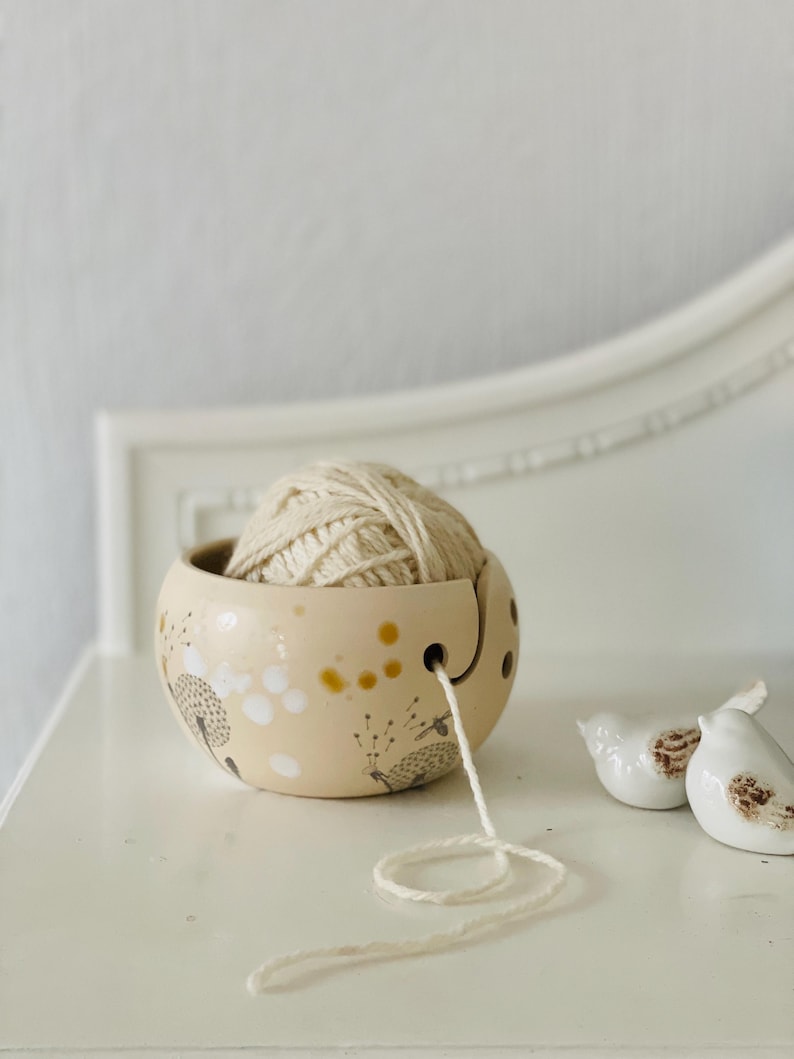 Dandelion yarn bowl, dandelion knitting bowl, ceramic yarn bowl, flower yarn bowl