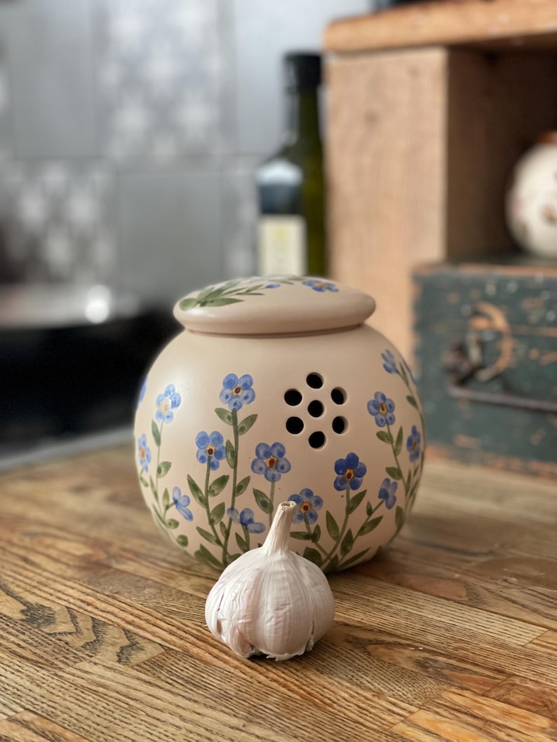 Garlic keeper, garlic jar, pottery, small blue flowers, forget me nots